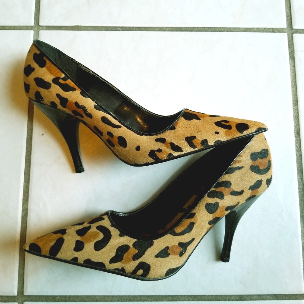 Leopard print pumps
